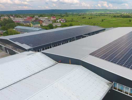 2MW zonnestelsel in fabrieksdak in Zwitserland
